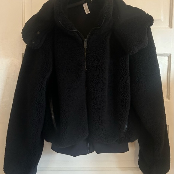 ALO Yoga Black Foxy Sherpa Zip Jacket, size M - Picture 5 of 12